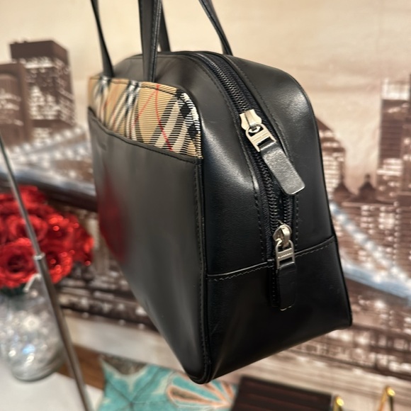 Burberry tote 👜 hand bag A Black Leather and Burberry canvas a beautiful piece. - Picture 3 of 15